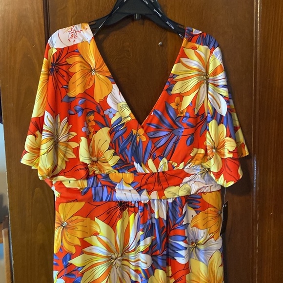 Brand new Stella & Julie, tropical floral print V-neck maxi dress 😍😍😍 - Picture 4 of 10